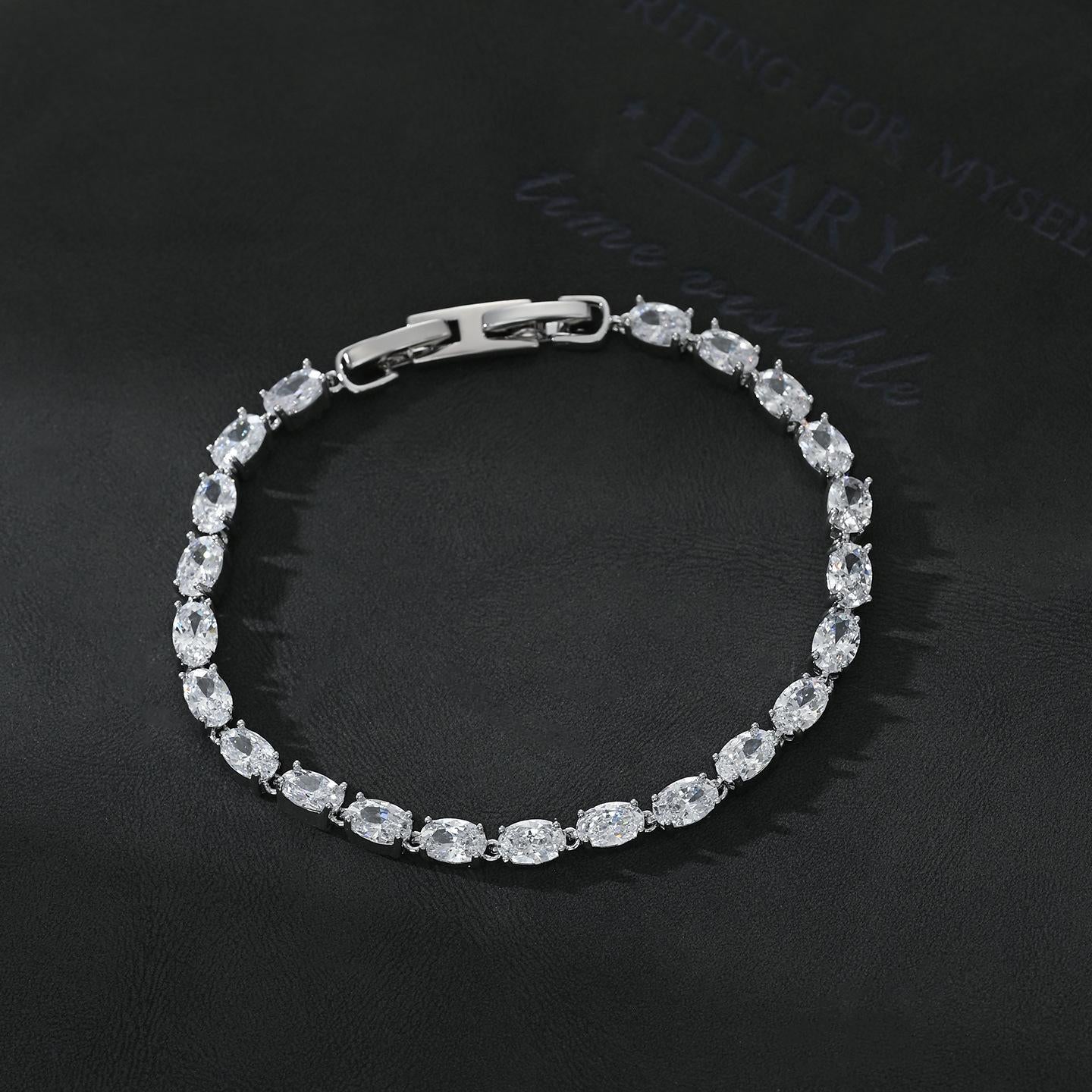 116-117Luxury Full-Pavé Round Photo Medallion Bracelet