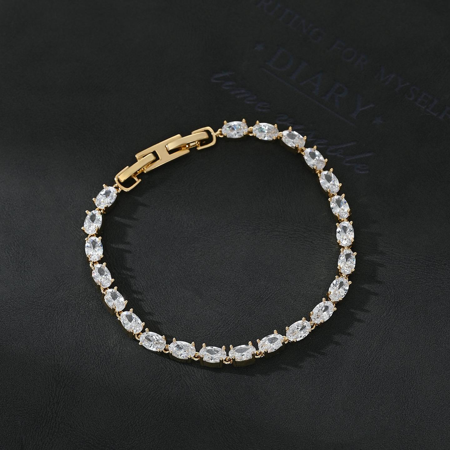 116-117Luxury Full-Pavé Round Photo Medallion Bracelet