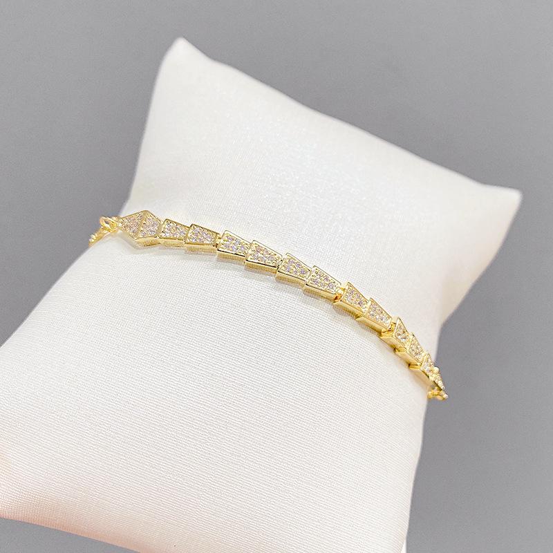 99.Gold Pull-out Bracelet