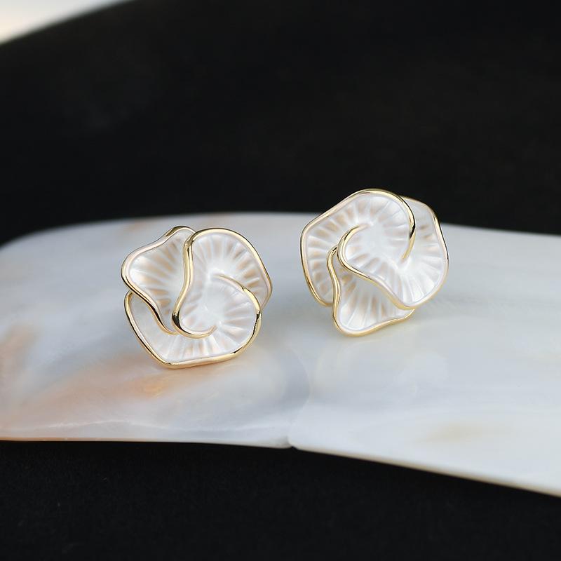 131Minimalist Matte Silver Hoop Earrings