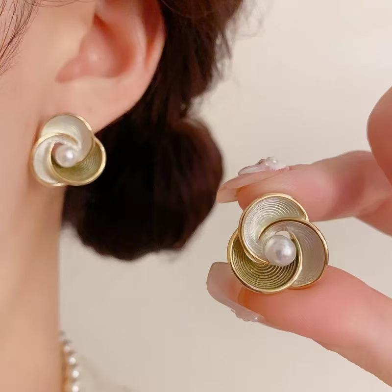 137-138French Vintage Twisted Pearl Earrings