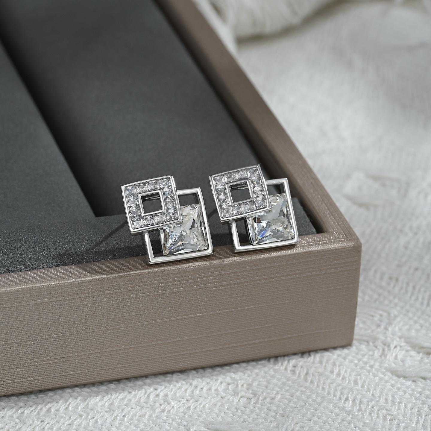 147-148Minimalist Geometric Bar Studs