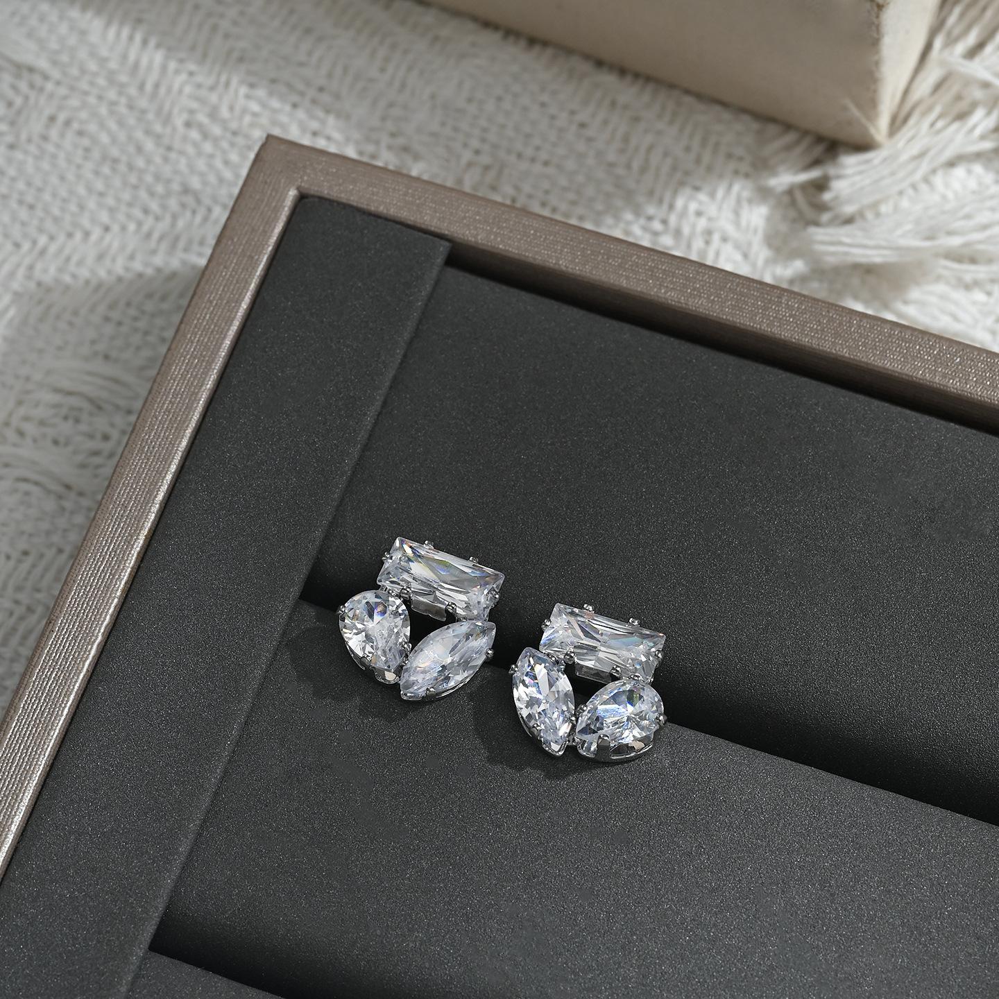 149-150French Vintage Quilted Square Studs