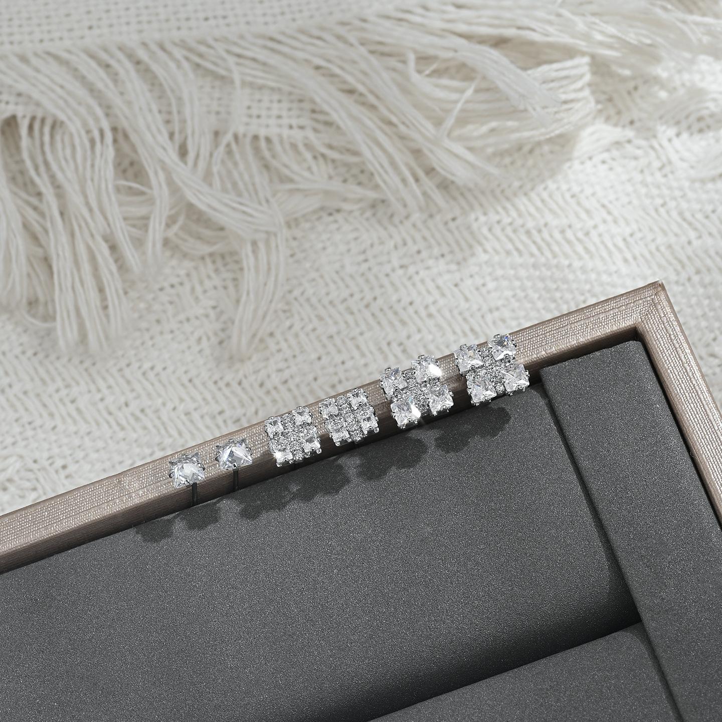 152-153Minimalist Square Studs 3-Piece Set