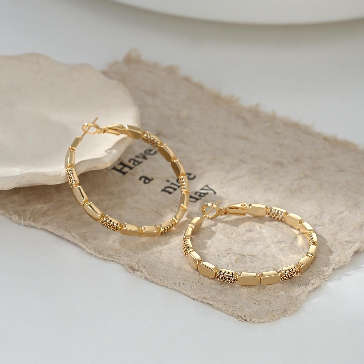 156-157Luxury Textured Openwork Jewelry