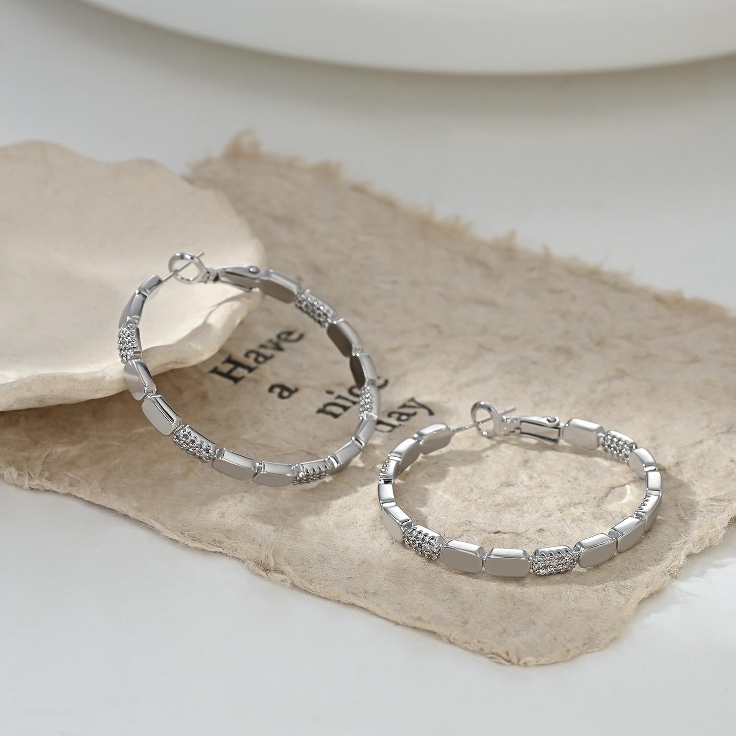 156-157Luxury Textured Openwork Jewelry