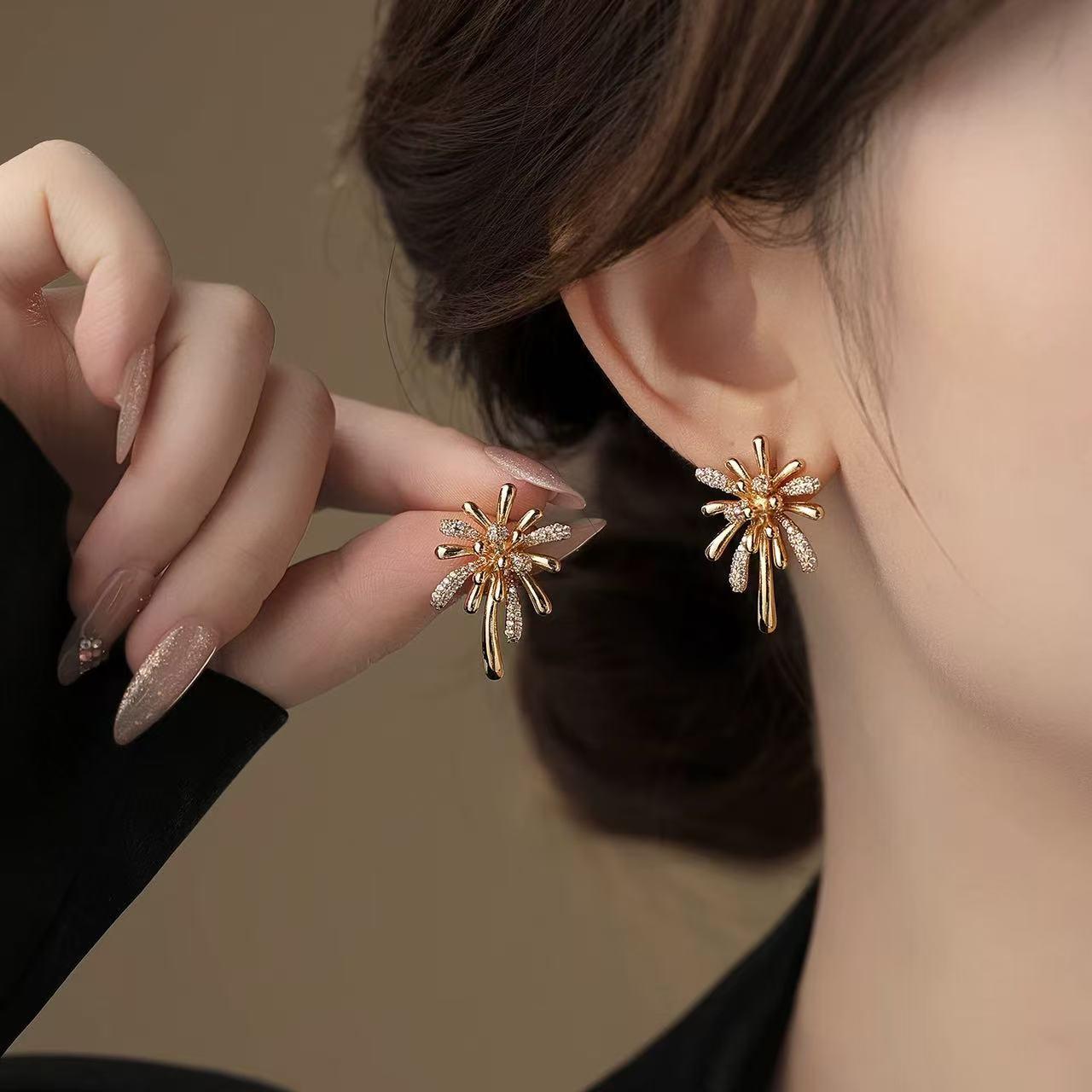 158Minimalist Gold Starburst Statement Earrings