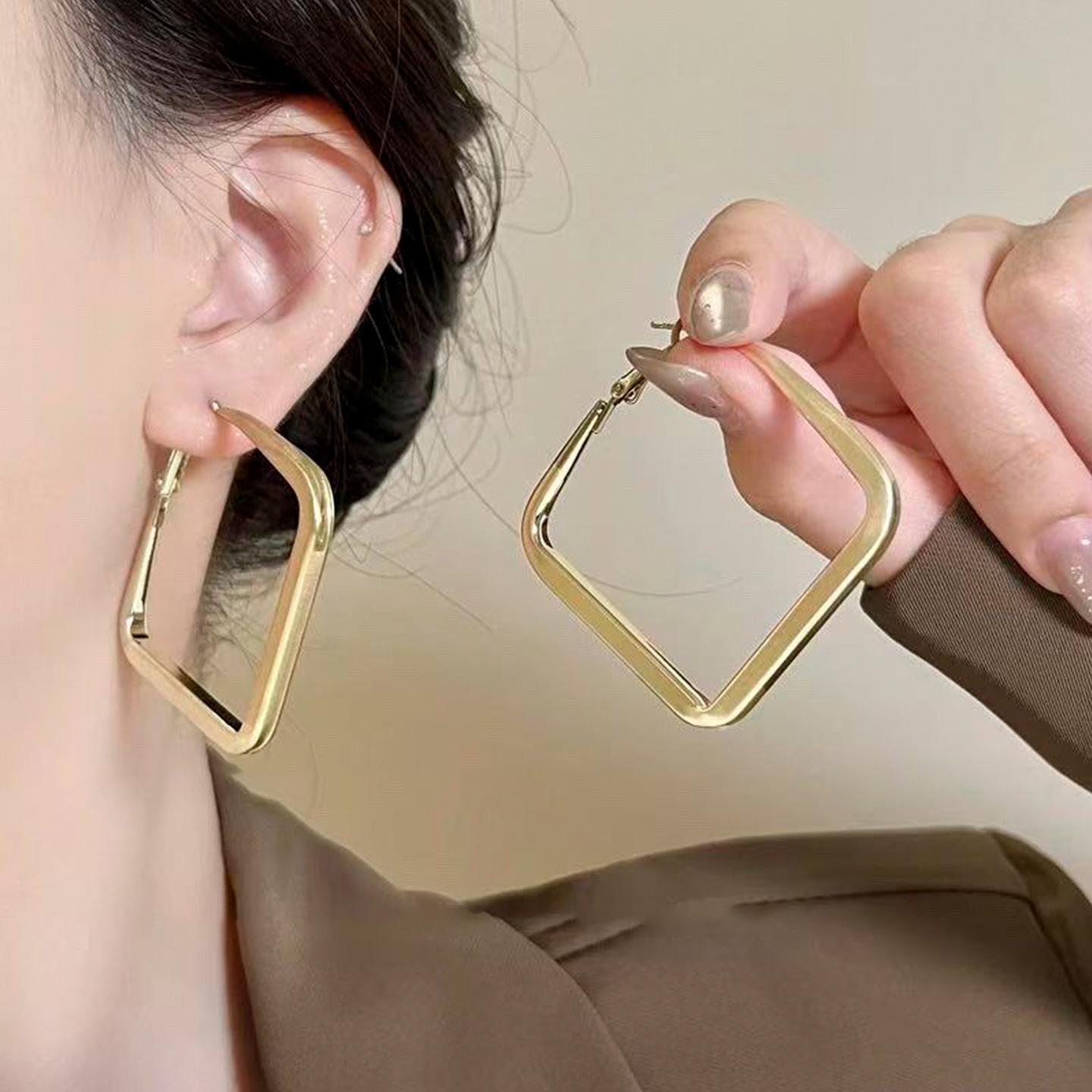 160Minimalist Geometric Square Gold Hoop Earrings